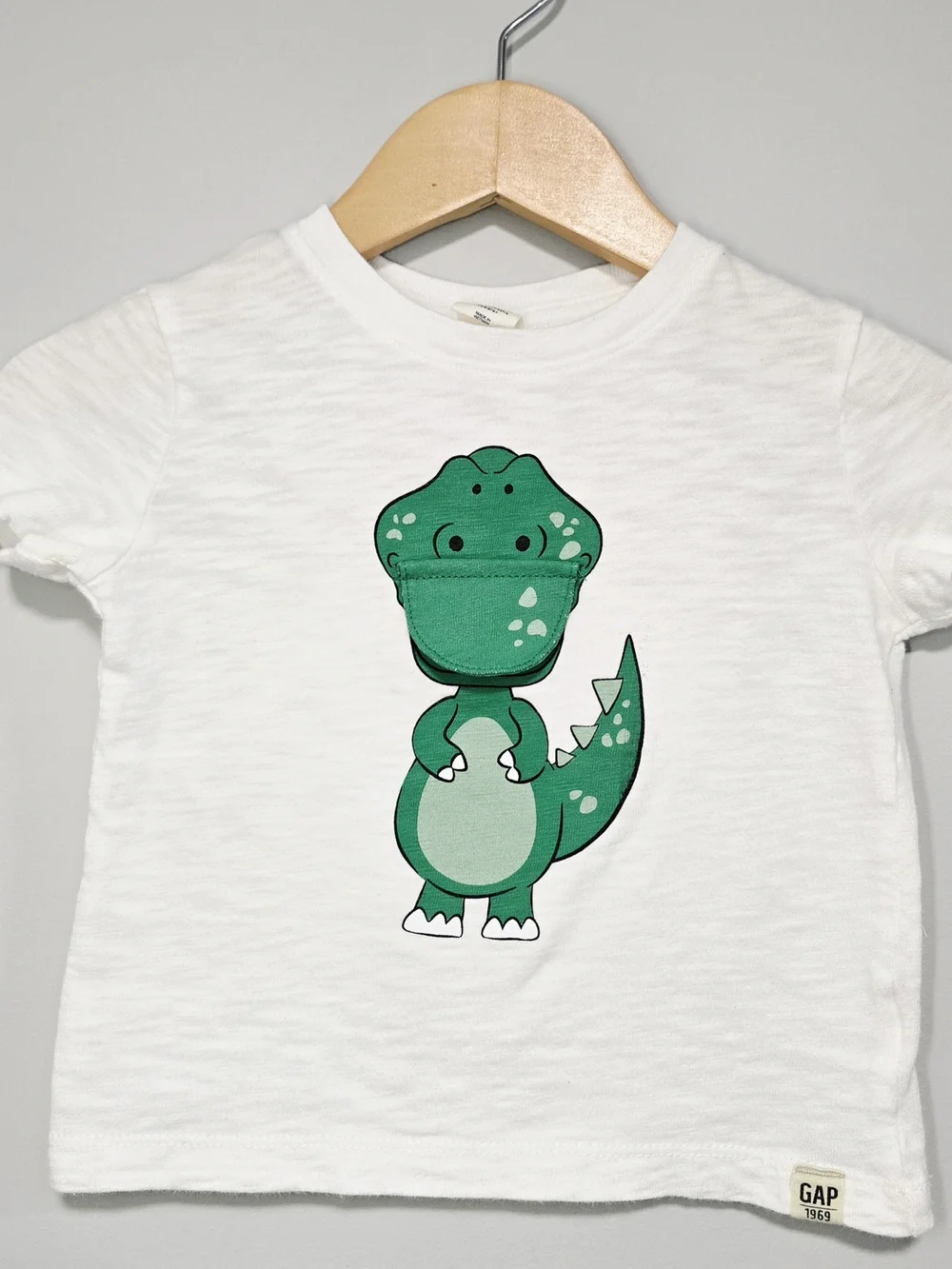 GAP Kids White T-Shirt with Green Dinosaur Graphic Soft Cotton.